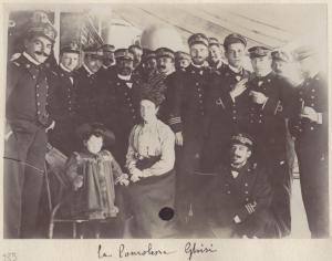 Ritratto di gruppo - Equipaggio dell'incrociatore corazzato Carlo Alberto - Donna - Bambina - Consolessa Ghisi