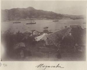 Giappone - Nagasaki - Panorama della città - Porto - Barche in rada