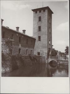 Peschiera Borromeo - Castello - Torre centrale e fossato