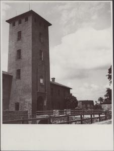 Peschiera Borromeo - Castello - Torre centrale e fossato