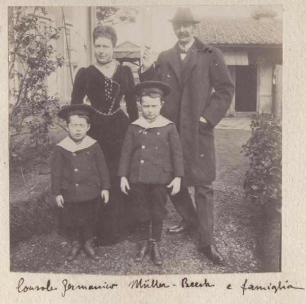 Ritratto di famiglia - Console Muller-Beeck con moglie e due figli