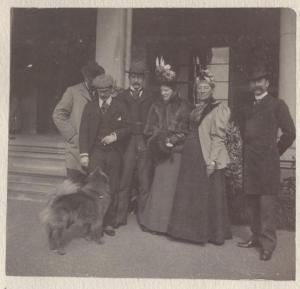 Ritratto di gruppo - Signora Barff - Lilian Rentiers - Quattro uomini - Cane