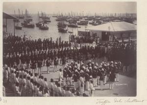 Arcipelago di Zanzibar - Isola di Unguja - Zanzibar - Porto - Rassegna militare - Truppe del sultano schierate - Navi