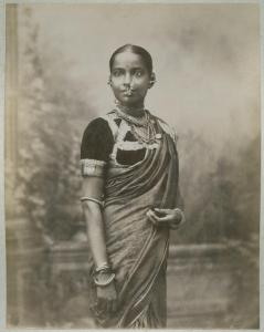 Ritratto di ragazza - Giovane danzatrice indiana dello stile Nautch