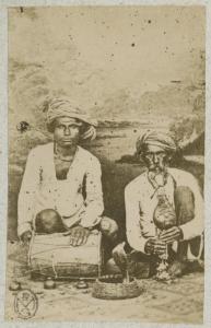 Scena di genere - Due musicisti indiani ambulanti - Flauto indiano e sitar