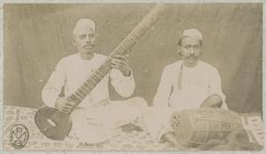 Scena di genere - Due musicisti indiani ambulanti - Tamburo e sitar