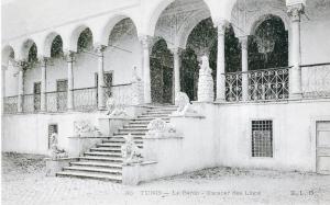 Tunisia - Tunisi - Vista del fronte principale e della scalinata d'accesso al Museo Nazionale del Bardo