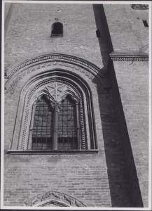 Pavia - Chiesa di Santa Maria del Carmine - Facciata - Finestra bifora
