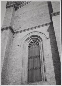 Pavia - Chiesa di Santa Maria del Carmine - Facciata - Finestra monofora