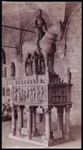 Scultura - Monumento funebre (arca) di Bernabò Visconti - Bonino da Campione (e aiuti) - Milano - Castello Sforzesco - Portico dell'Elefante
