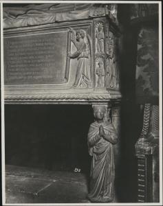 Monumento funebre - Sarcofago del Cardinale Branda Castiglioni (particolare di una cariatide) - Castiglione Olona - Chiesa della Collegiata