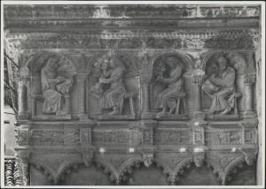 Rilievo - Santi Monaci - Giovanni da Campione - Bergamo - Basilica di Santa Maria Maggiore - Transetto sinistro - Porta dei Leoni bianchi - Protiro