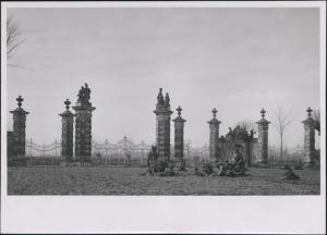 Belgioioso - Castello - Giardino - Cancello e fontana