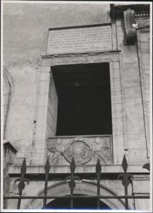 Mantova - Chiesa di San Sebastiano (o Famedio) - Facciata - Finestra del loggiato