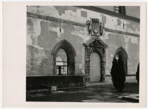 Milano - Castello Sforzesco - Corte Ducale, giardino e vasca, portale del Figueroa - Dopo il restauro BBPR