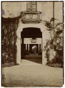 Lentate sul Seveso - Villa Cattaneo di Proh, ora Villa Clerici, già Villa Ginammi De Licini - Ingresso e balcone