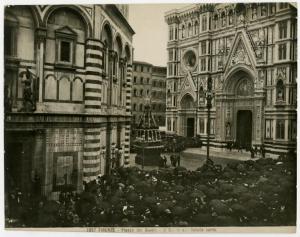 Firenze - Piazza del Duomo - Carro del Sabato Santo