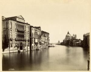 Venezia - Canal Grande - Veduta della via d'acqua e degli edifici che vi si affacciano