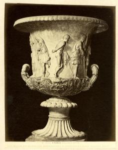 Scultura - Marmo - Vaso Mediceo con bassorilievo rappresentante il sacrificio d'Ifigenia - Firenze - Galleria degli Uffizi