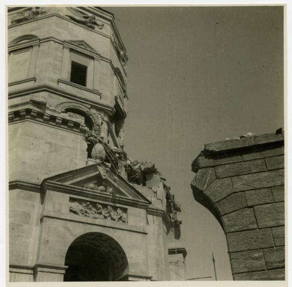 Milano - bombardamenti 1943 - Monumento ai caduti - torre ottagonale