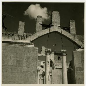 Milano - Brera - bombardamenti 1943 - Pinacoteca: l'arco gotico della chiesa di Santa Maria