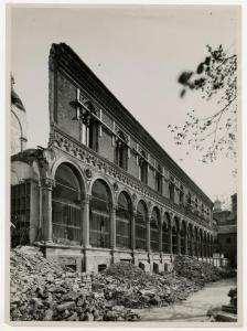 Milano - bombardamenti 1943 - via Festa del Perdono - Ca' Granda (ex Ospedale Maggiore) - iscrizioni di guerra "U.S." (uscita di sicurezza)