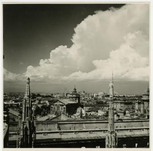 Milano - bombardamenti - veduta dal Duomo verso nord - chiesa di San Fedele