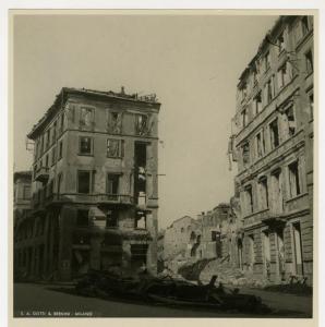 Milano - bombardamenti 1943 - Via Varese e Via Volta
