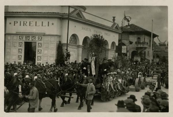 Milano - Fiera Campionaria 1928 - corso dei fiori - carro del grano - padiglione Pirelli