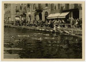 Milano - Naviglio Grande - Gara di nuoto popolare del 1913