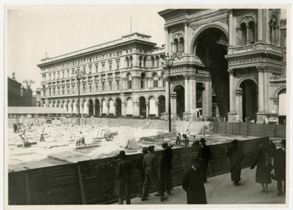 Milano - Piazza Duomo - Galleria Vittorio Emanuele II - cantiere pavimentazione sagrato