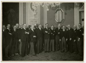 Ritratto di gruppo maschile - Ricevimento membri comitato Italia - Francia - Milano