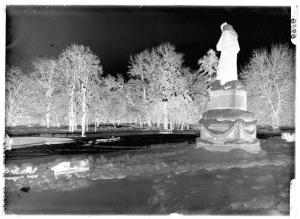 Milano - parco - fontana - paesaggio innevato - monumento commemorativo