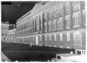 Milano - Palazzo Belgioioso - passanti - auto