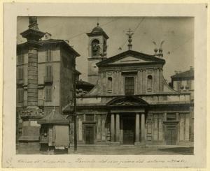 Milano - Chiesa di S. Babila - Facciata - Colonna del Leone - Chiosco