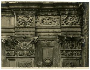 Brescia - Chiesa di Santa Maria dei Miracoli - facciata - dettaglio di capitelli e trabeazione laterali di sinistra