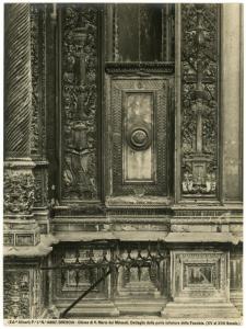 Brescia - Chiesa di Santa Maria dei Miracoli - facciata - dettaglio dei plinti e delle paraste laterali di destra