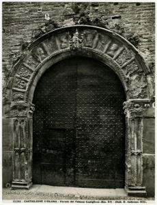 Castiglione d'Olona (VA) - Palazzo Branda Castiglioni - portale con emblemi della famiglia Catsiglioni