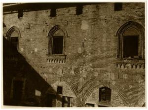 Castiglione Olona (VA) - Palazzo Castiglioni di Monteruzzo - facciata del cortile interno (dettaglio)