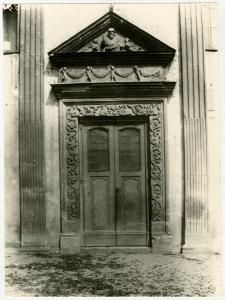 Castiglione Olona (VA) - Chiesa di Villa - dettaglio della facciata - portale di ingresso