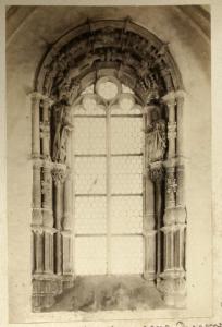 Germania - Ratisbona - Duomo di San Pietro - chiostro - finestra