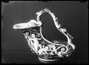 Ceramica - maiolica - Urbino - vaso a corno - Civiche Raccolte d'Arte Applicata - Castello Sforzesco - Milano