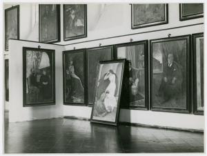 Dipinti - Milano - Ospedale Maggiore "Ca' Granda" - Esposizione dei ritratti dei benefattori dell'ospedale in una parte dell'ala Macchi adibita a museo (1941-1943)
