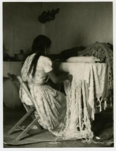 Messico - Oaxaca - Mitla - Donna che fa scialli