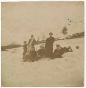 Ritratto di gruppo - Donne, uomini e bambini sulla neve - Montagna