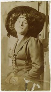 Ritratto femminile - Donna con cappello