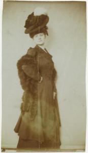 Ritratto femminile - Elvira Lazzaroni con cappello