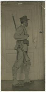 Ritratto maschile - Militare, soldato con fucile