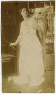 Ritratto femminile - Elvira Lazzaroni con flauto e spartito - Interno, casa