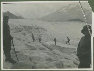 Ritratto femminile - Marieda Di Stefano con altre persone - Valfurva - Pizzo Tresero, ghiacciaio - Montagna, escursione alpinistica
